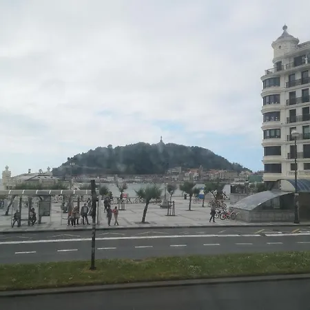 Vistas A La Playa De La Concha, Apto Familiar Grande San Sebastián